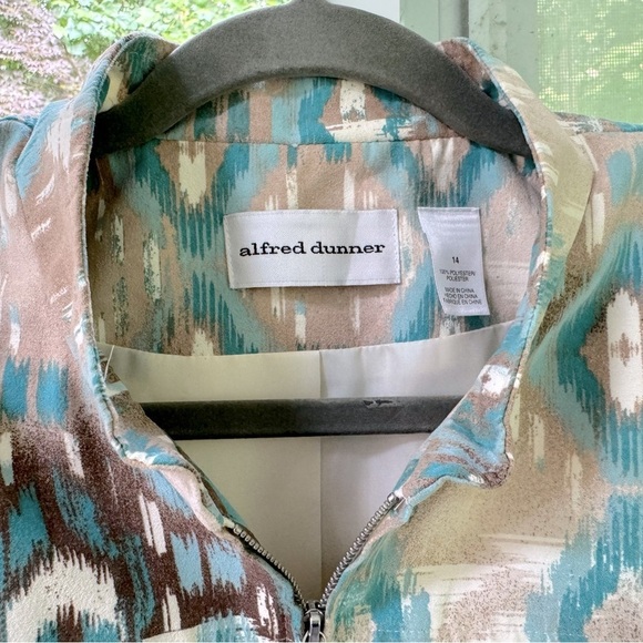 Alfred Dunner 14 Women’s Geometric design Blazer with full zip front EUC. - Picture 3 of 10